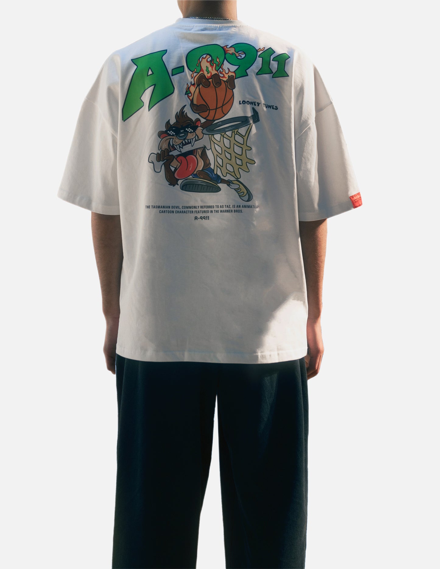 TASMANIAN DEVIL - WHITE OVERSIZED T-SHIRT